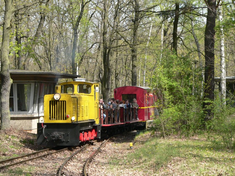 Trotz eines Brandes, der am Morgen des 21.4.2007 einen Teil des Wagenbestandes der Berliner Parkeisenbahn zerst�rte, fuhren am heutigen 22.4. zwei Z�ge durch die Wuhlheide.