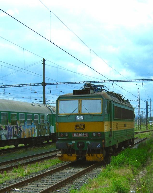 Tschechische E-Lok 163 096 in Chomutov, am 20.05.06