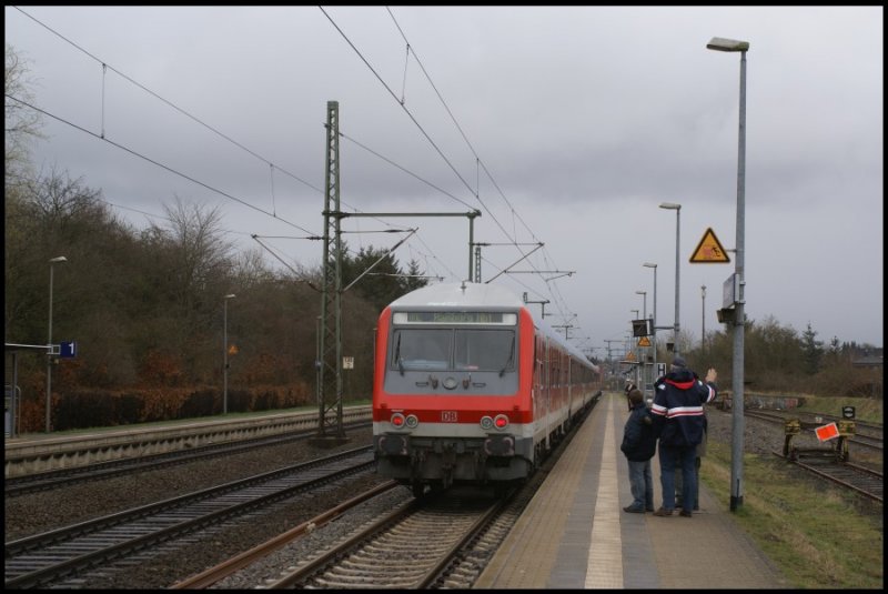  Tsch-sagen  hie es am 05.04.2008 in Schleswig, als ein Schleswig-Holstein-Express nach Hamburg Hbf abfuhr.