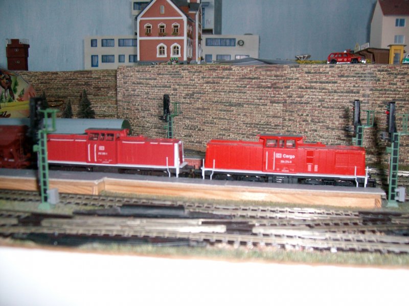 TT BR 204 DB Cargo und DB AG 202 vor einen Ganzzug, bestehend aus 12- 2 achser Getreidewagen der DR.