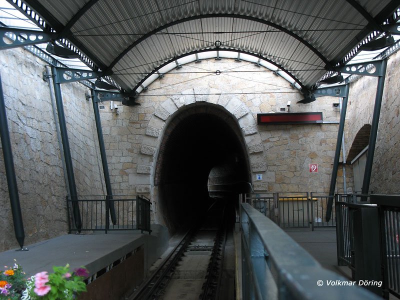 Tunnel an der Talstation der Dresdner Standseilbahn Loschwitz - Weisser Hirsch, 07.07.2006
