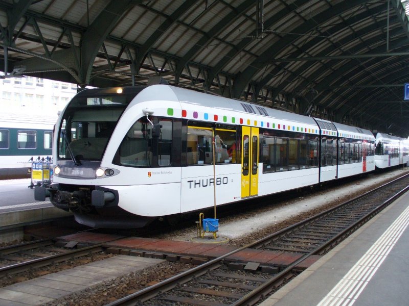 Turbo - Pendelzug 526 715-8 ( Bischoffszell ) im bahnhpof von St.Gallen am 14.10.2007