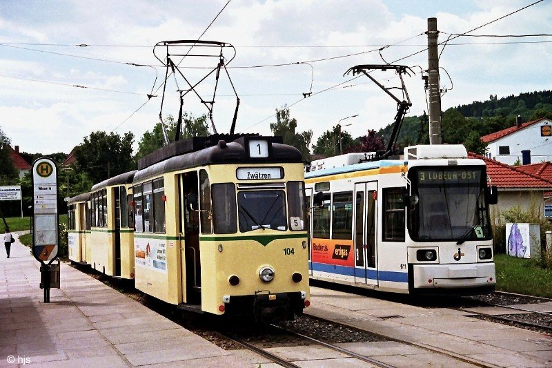 Tw 104 und Tw 611 an der Endst. Winzerla (9. Juni 1998)