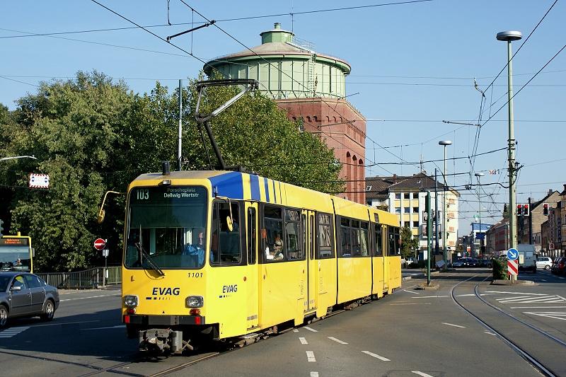 Tw 1101 am Huttroper Wasserturm (8. September 2009) - Gegenber lteren Fotos fllt auf, wie sehr die Bume in der Zwischenzeit gewachsen sind, so dass der historische Wasserturm zum groen Teil verdeckt wird.