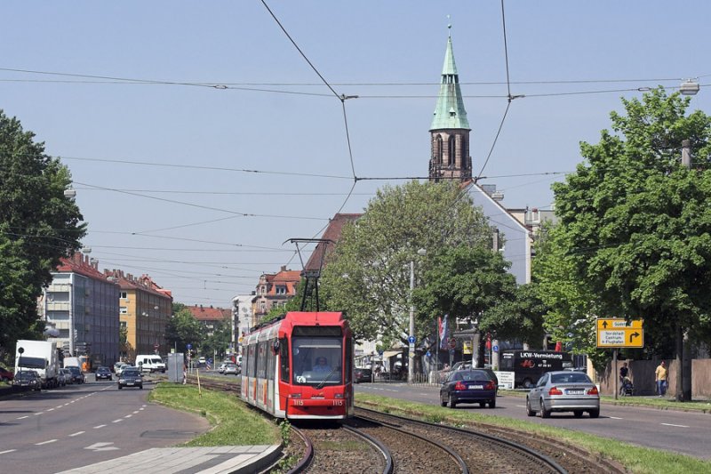 Tw 1115 auf der Regensburger Strae, im Hintergrund ist die Peterskirche zu sehen.