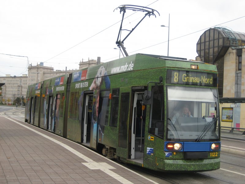 TW 1122 an Haltestelle Wilhelm-Leuschner-Platz (04.11.2007)