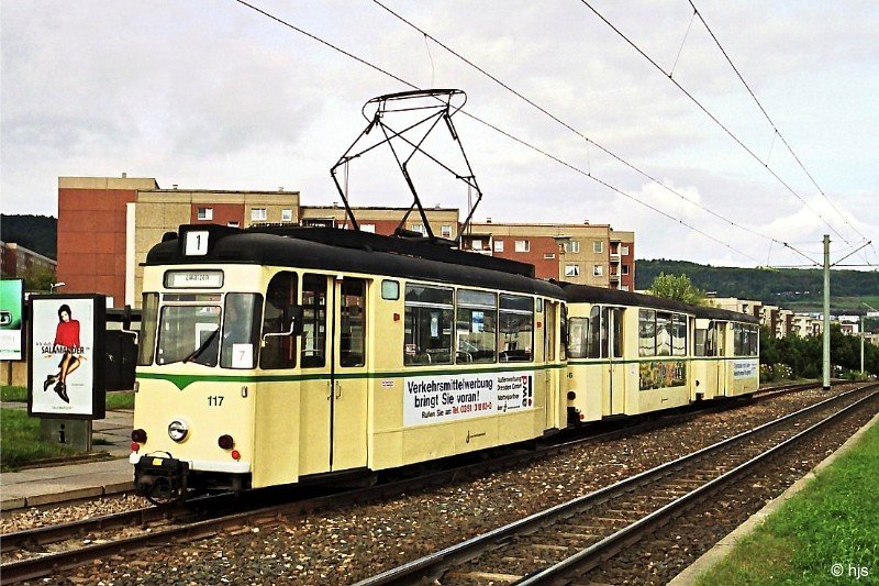 Tw 117 + Bw 156 + Bw 154 vor der Endst. Winzerla (27. September 1999)