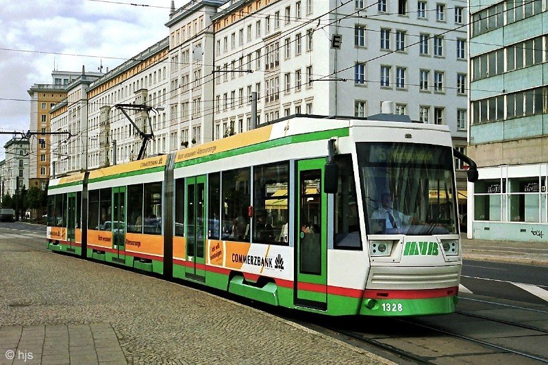 Tw 1328 auf der Ernst-Reuter-Allee (16. September 2004)