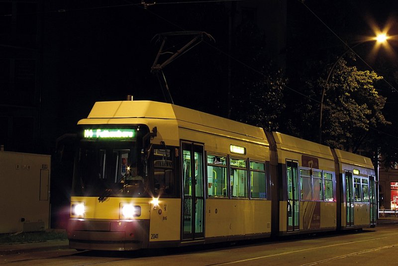 Tw 2041 am 16.08.06 in Hackischer Markt.