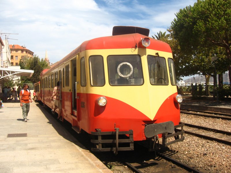 TW 206 steht als Zug 318 nach I´lle Rousse im Bahnhof Calvi am 20.8.07