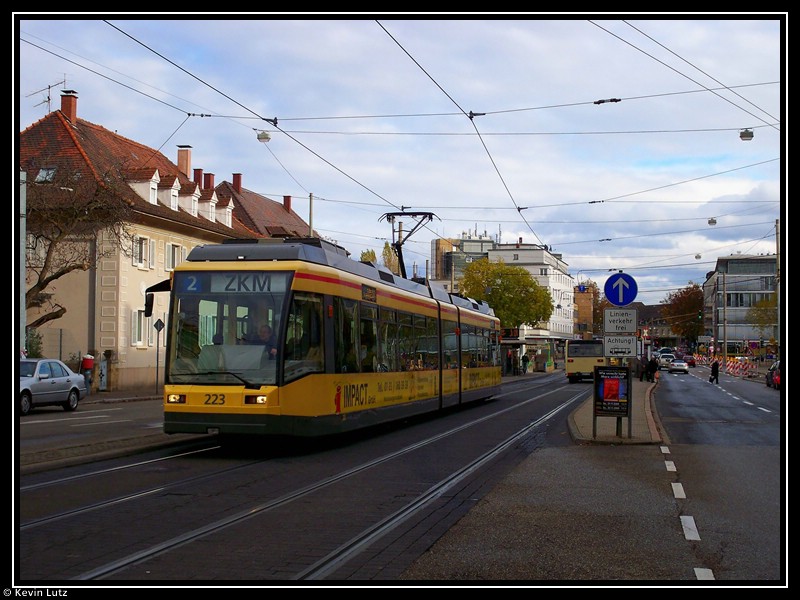 Tw 223 als Linie 2 bei der Haltestelle Ebertstrae. Aufgenommen am 7.11.2009