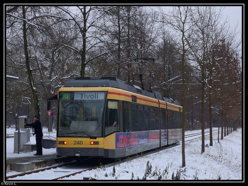 Tw 240 ist gerade an der Endhaltestelle Rappenwrt angekommen. Aufgenommen am 6.1.2009