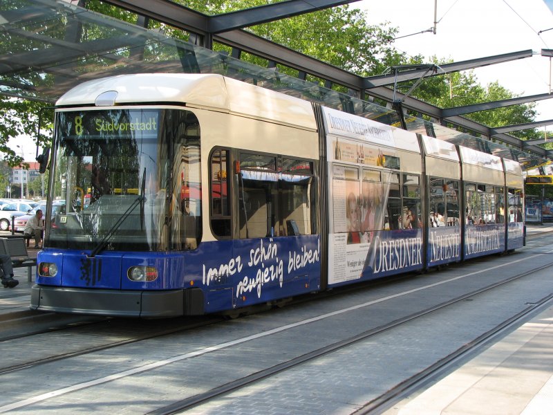 Tw 2501 der DVB AG mit neuer Vollwerbung fr die DNN ist hier am Postplatz auf der Linie 8 unterwegs.02.09.07.