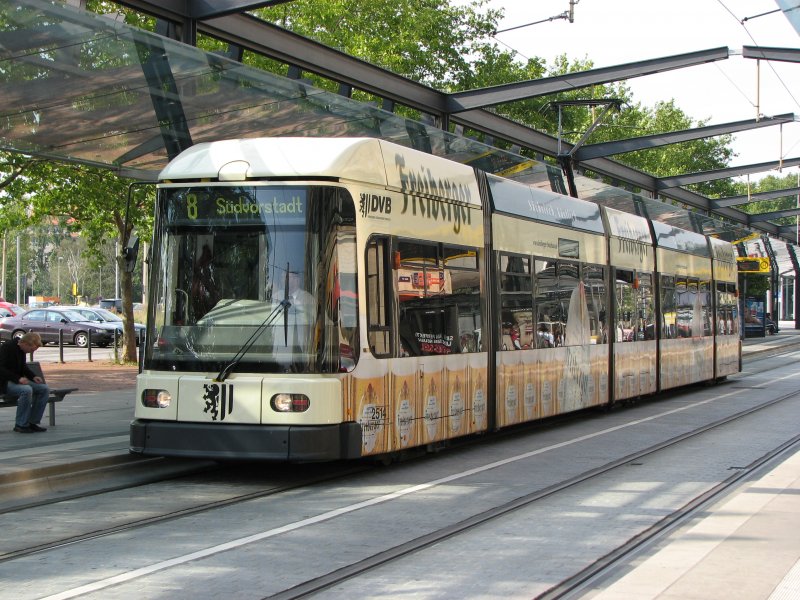 Tw 2514 der DVB AG mit Vollwerbung fr Freiberger Bier auf der Linie 8 hier am Postplatz.02.09.07. 