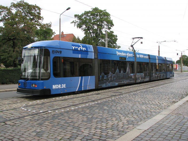 Tw 2527 der DVB AG mit Vollwerbung in Dresden-Friedrichstadt.03.09.07.