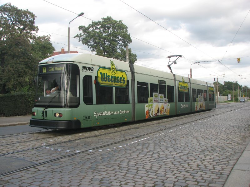 TW 2535 der DVB AG mit Vollwerbung auf der Linie 10.
31.08.07.