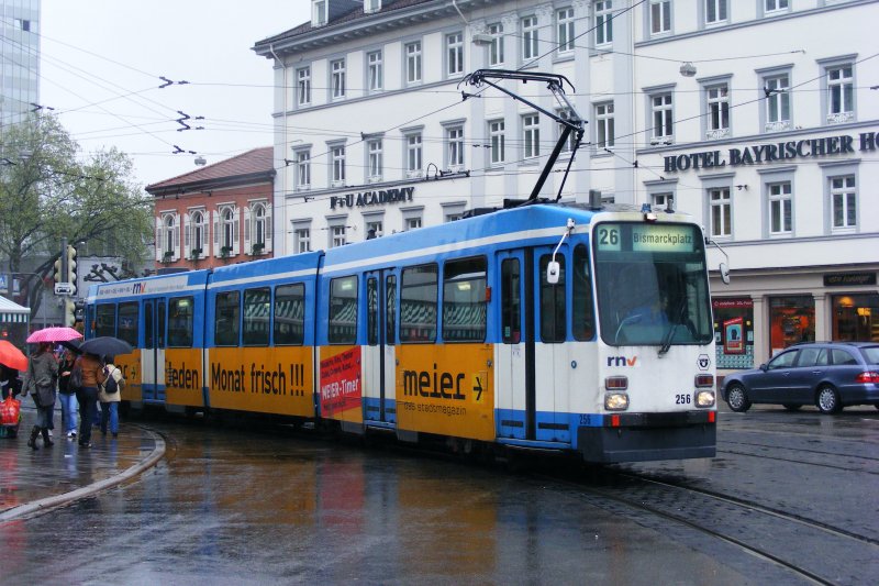 Tw 256 kommt am 18.04.09 als Tram-Linie 26 von Kirchheim und endet jetzt am Bismarkplatz.Die Linie 26 fhrt jetzt in Bismarkplatz ein.