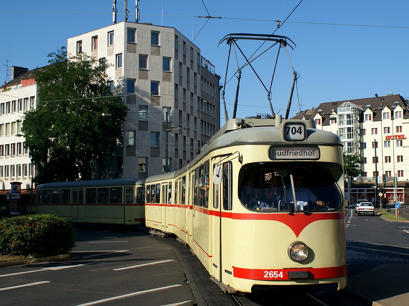 Tw 2654 auf dem Worringer Platz (31. August 2009)