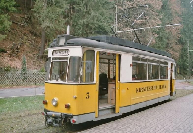 TW 3 der Kirnitschtalbahn im Bahnhof von Bad Schandau im Nov. 2004