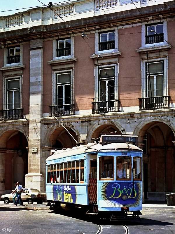 Tw 355 biegt in die Endstelle an der Pra�a do Com�rcio ein (14. Juni 1986)