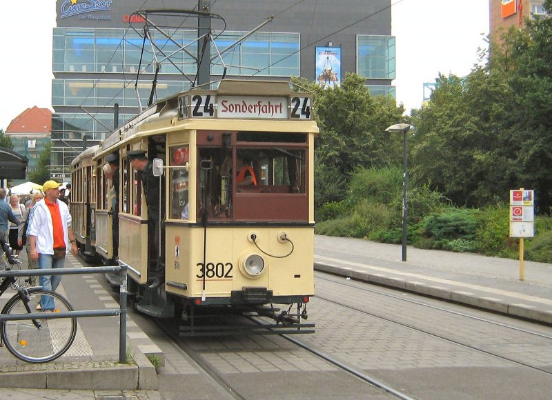 Tw 3802 mit Beiwagen an der Haltestelle Bhf. Alexanderplatz, Themenfahrt 2007