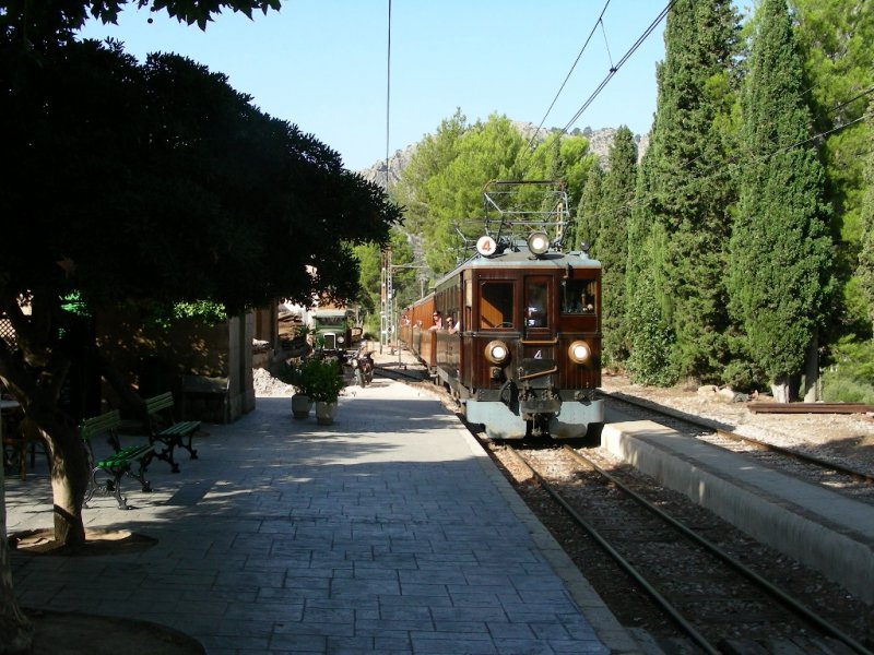 TW 4 der ' Ferrocarril de Sller' in Bunyola (8. September 2006)