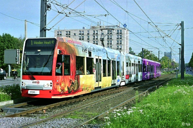 Tw 4100 + 4060 auf der Aachener Stra�e/Milit�rringstra�e (11. Oktober 2006)