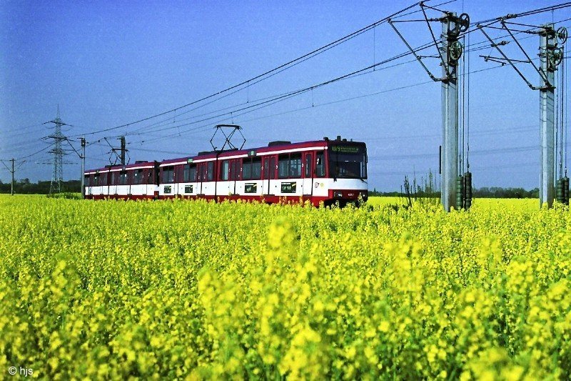 Tw 4257 + .... zwischen D-Froschenteich und D-Wittlaer (16. April 2007)