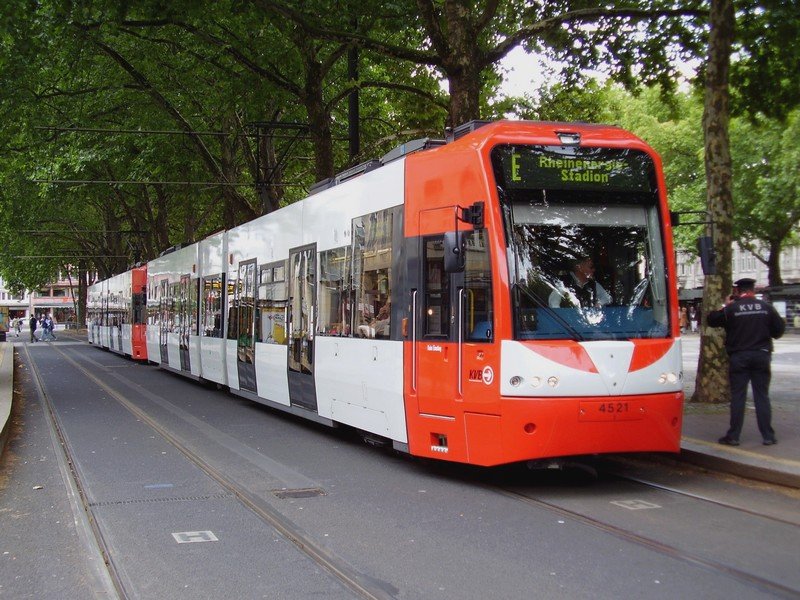Tw 4521 am Neumarkt (Nordseite) im Einsatz zum Rheinenergiestadion. Aufnahme Dienstag, 31.07.07