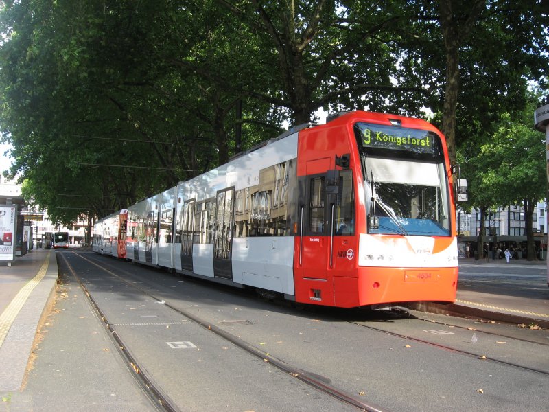 TW 4534 steht am 14.08.2007 in der Haltestelle  Neumarkt (Nordseite) .
