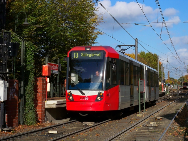 Tw 5127 als Linie 13 in Buchheim Herler Strae. Aufgenommen am 25.10.2009