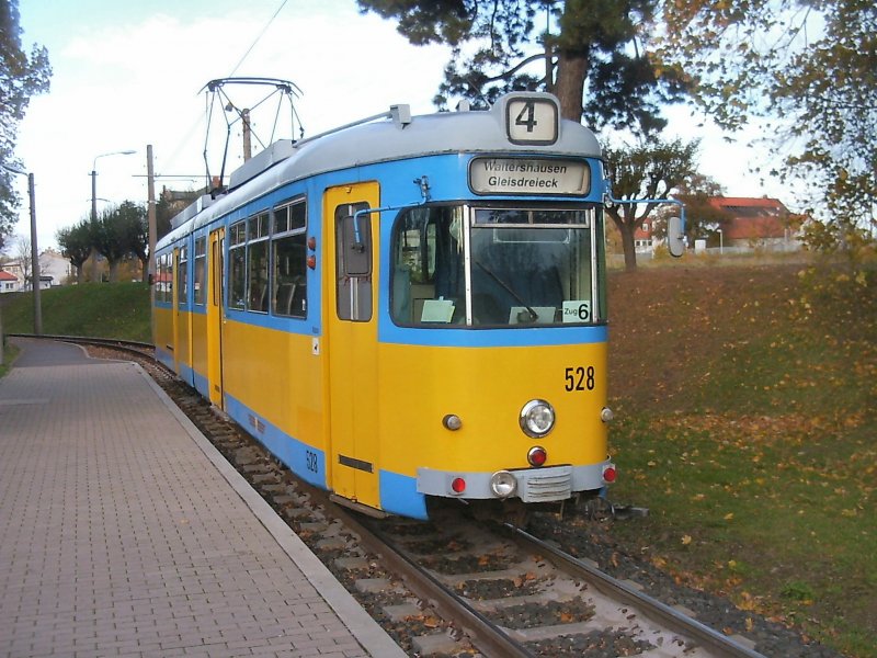 Tw 528 der Thringerwaldbahn in Waltershausen, 2006