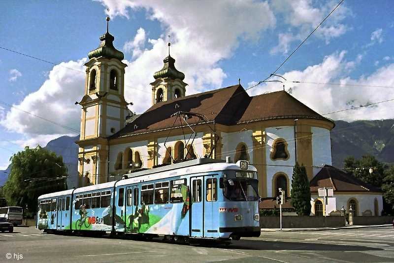 Tw 53 vor der Wiltener Pfarrkirche (6. September 2001)