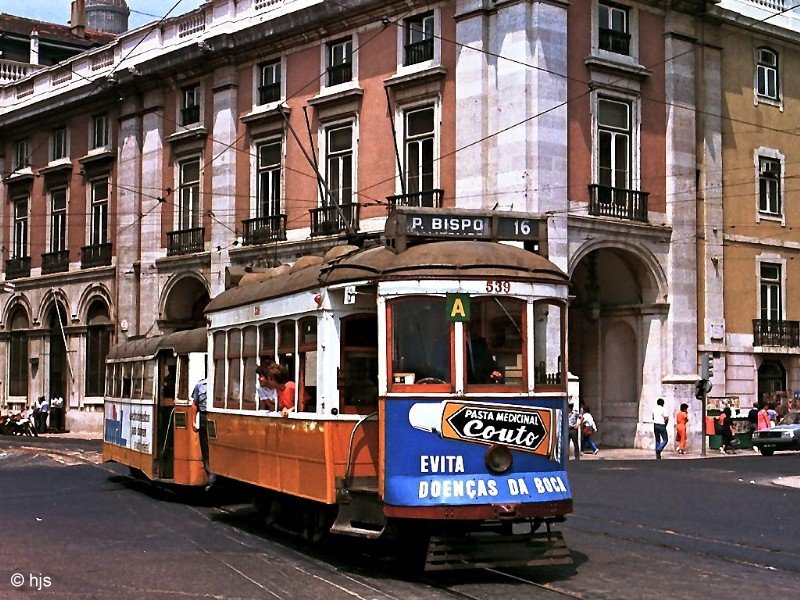 Tw 539 + Bw 104 auf der Pra�a do Com�rcio (16. Juni 1986)