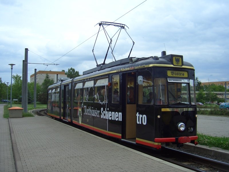 TW 59 (Baujahr 1961), ex Erfurt TW 134, war bis Anfang der 90`er im planm��igen Dienst. 1999 wurde er als Traditionswagen umgebaut und dreht seitdem f�r Sonderfahrten (z.B. Hochzeiten) seine Runden. Der Fahrgastraum wurde durch eine Bar, bequemen Sitzpl�tzen mit Tischen und einem WC liebevoll umgestaltet! 11.06.05