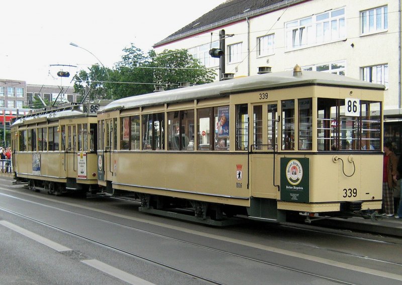 Tw 5984 mit Bw 339 am Bhf. Kpenick, Themenfahrt 2007