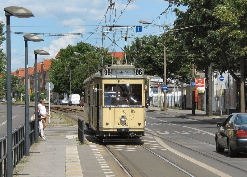 Tw 5984 mit Hnger an der Hst. beim bahnhof Berlin-Kpenick,
Themenfahrt 2007