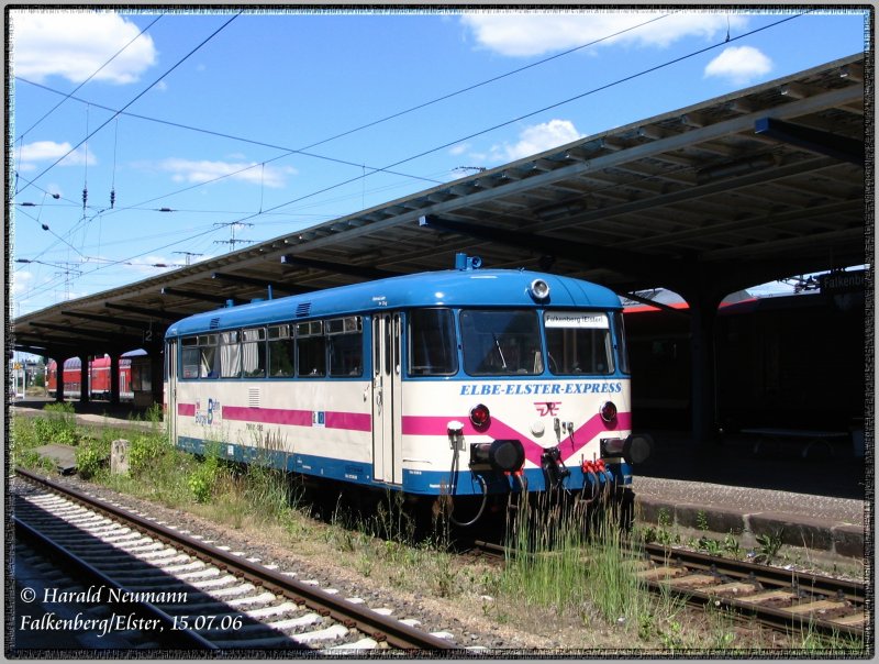Tw 789.01 als DRE21306 nach Schlieben steht am Gleis 2 in Falkenberg(Elster) zur Abfahrt bereit. Dieser Zug soll mithelfen die Niederlausitzer Heidelandschaft u. das Schliebener Land fr Touristen am Wochenende besser zu erschlieen.