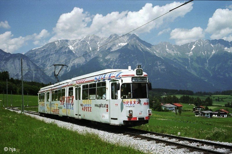 Tw 81 nahe dem Hp. Nockhofweg-Muttereralmbahn (4. Juli 2004)