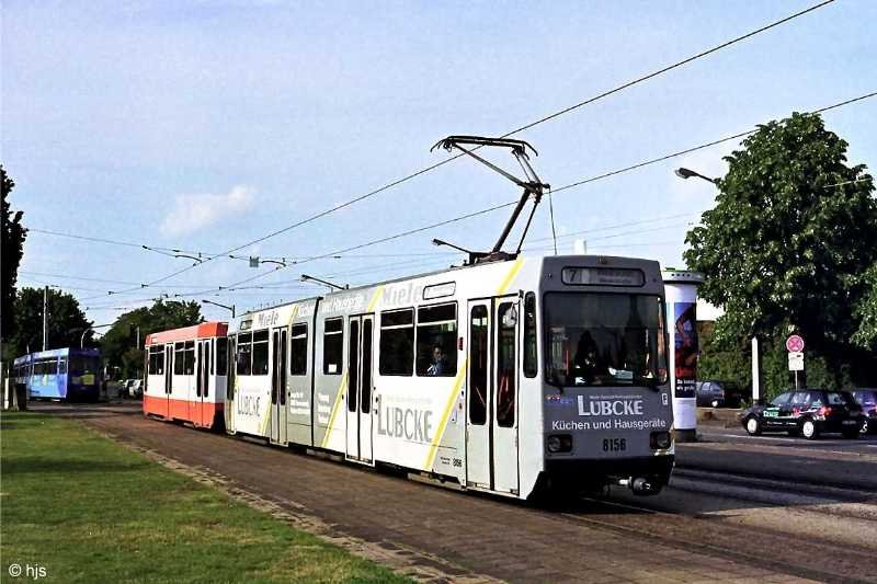 Tw 8156 + Bw 8171 am Stadion (30. Mai 2000)