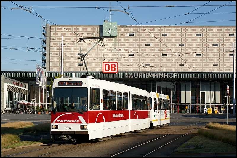 Tw 8159 + Bw 8180 am Hauptbahnhof (24. August 2009)