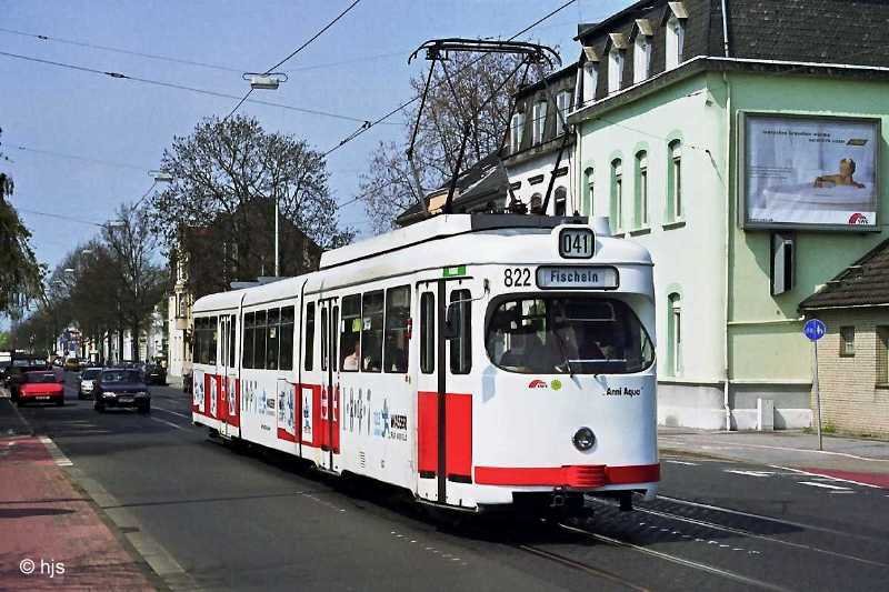 Tw 822  Anni Aqua  auf der K�lner Stra�e in Fischeln (25. April 2006)