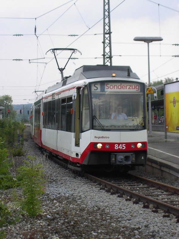 Tw 845+846 (RegioBistro) in Starnberg auf Gleis 2.
[14.07.2006]