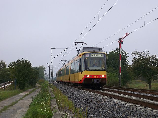 Tw 852 + Tw ??? fahren in Traktion als S41 nach Karlsruhe Hbf. Aufgenommen an der BK Basheide am 19.9.2009