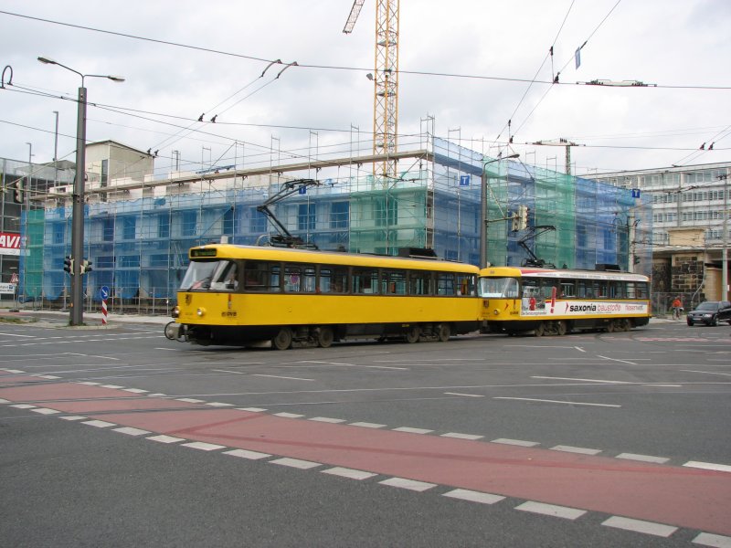TW T4D-MT 224 246+244 022 (TB4D Triebbeiwagen) f�hrt auf der Linie 10 Richtung Endhaltestelle Friedrichstadt.03.09.07. 