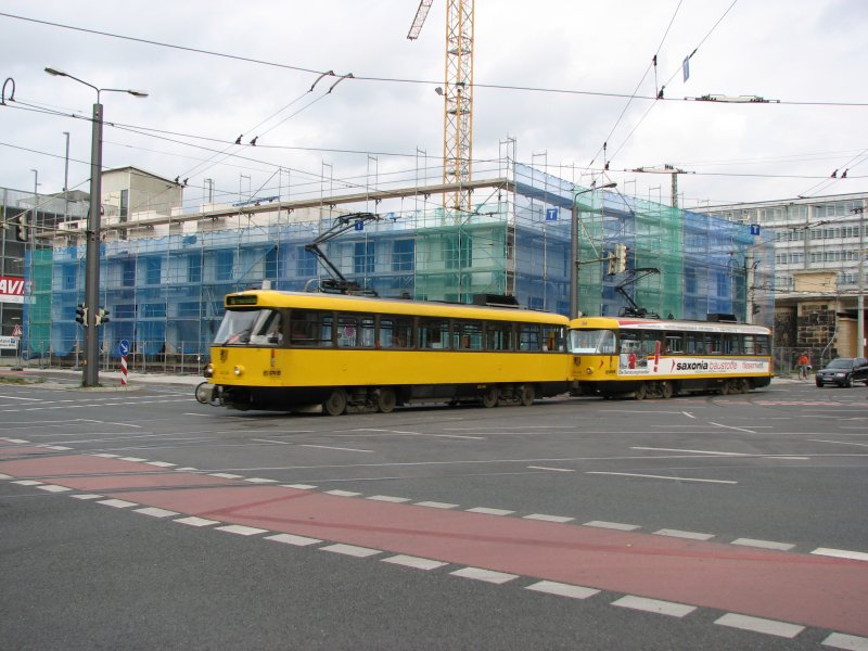 TW T4D-MT 224 246+244 022 (TB4D Triebbeiwagen) fhrt auf der Linie 10 Richtung Endhaltestelle Friedrichstadt.03.09.07. 