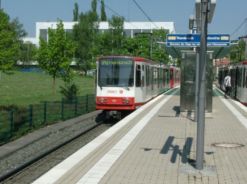 TW317(Dsw21)an der Haltestelle Hombruch Hallenbad auf den Weg zur Endhaltestelle Grotenbachstrae am 20.04.09 .
