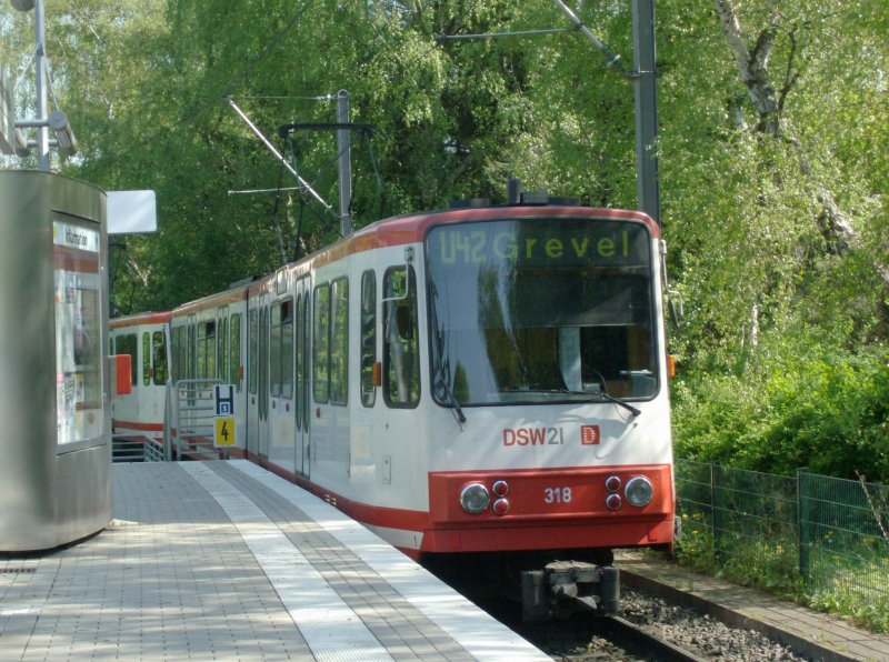 TW318(Dsw21) an der Endhaltestelle Grotenbachstrae auf den Weg nach Grevel am 20.04.09 .
