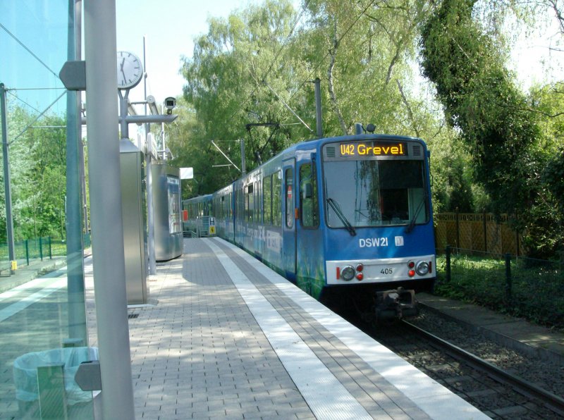 TW405(Dsw21) an der Endhaltestelle Grotenbachstrae auf den Weg nach Grevel am 20.04.09 .
