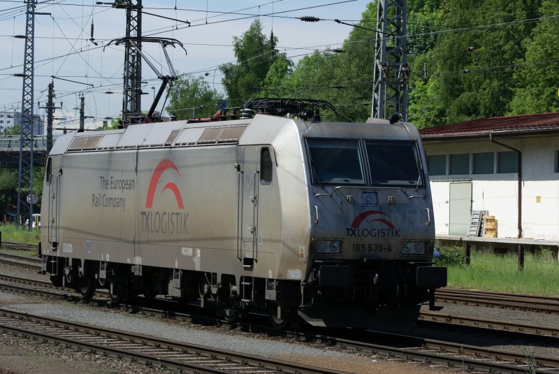 TX Logistic 185539-4 wird nachdem sie einen Rolazug nach Kufstein gebracht hat abgestellt. Aufgenommen am 11.05.2009.